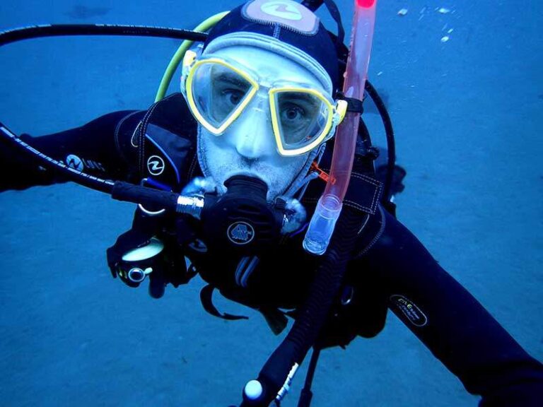 PADI ReActivate - refresher dive - scuba diving in lanzarote with Manta Diving Lanzarote